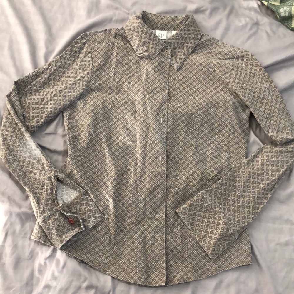 GAP long sleeve button up shirt